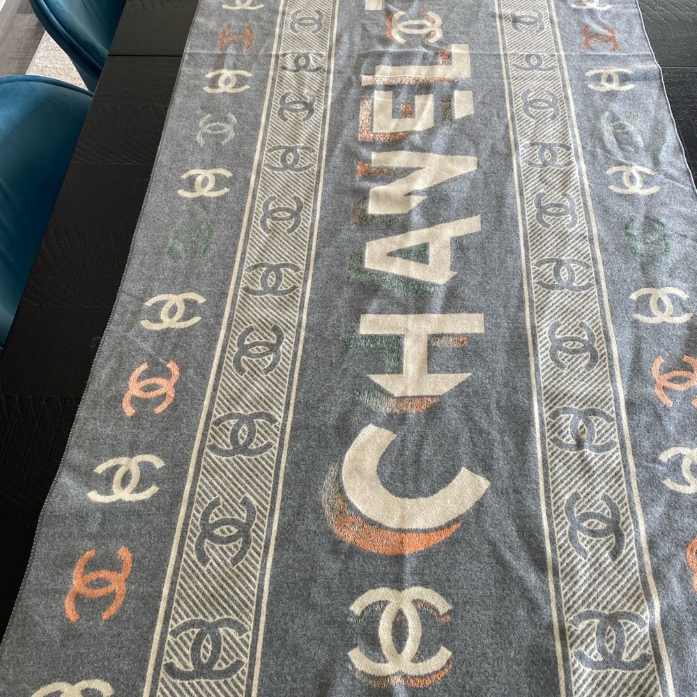 CHANEL Beige and Black Logo Scarf - Picture 3 of 12